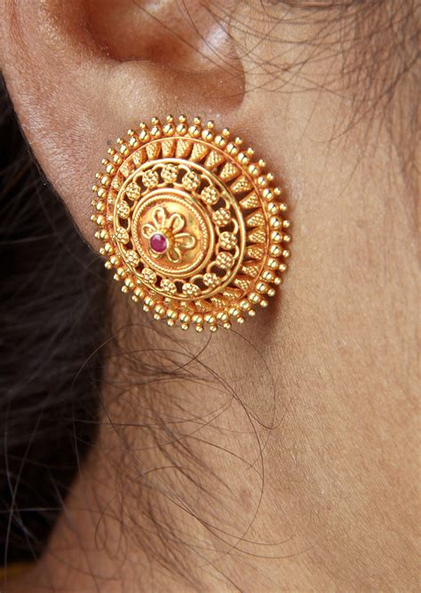 Women's gold earrings with gemstone 